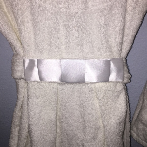 Betsey Johnson Bridal Robe - Picture 5 of 7